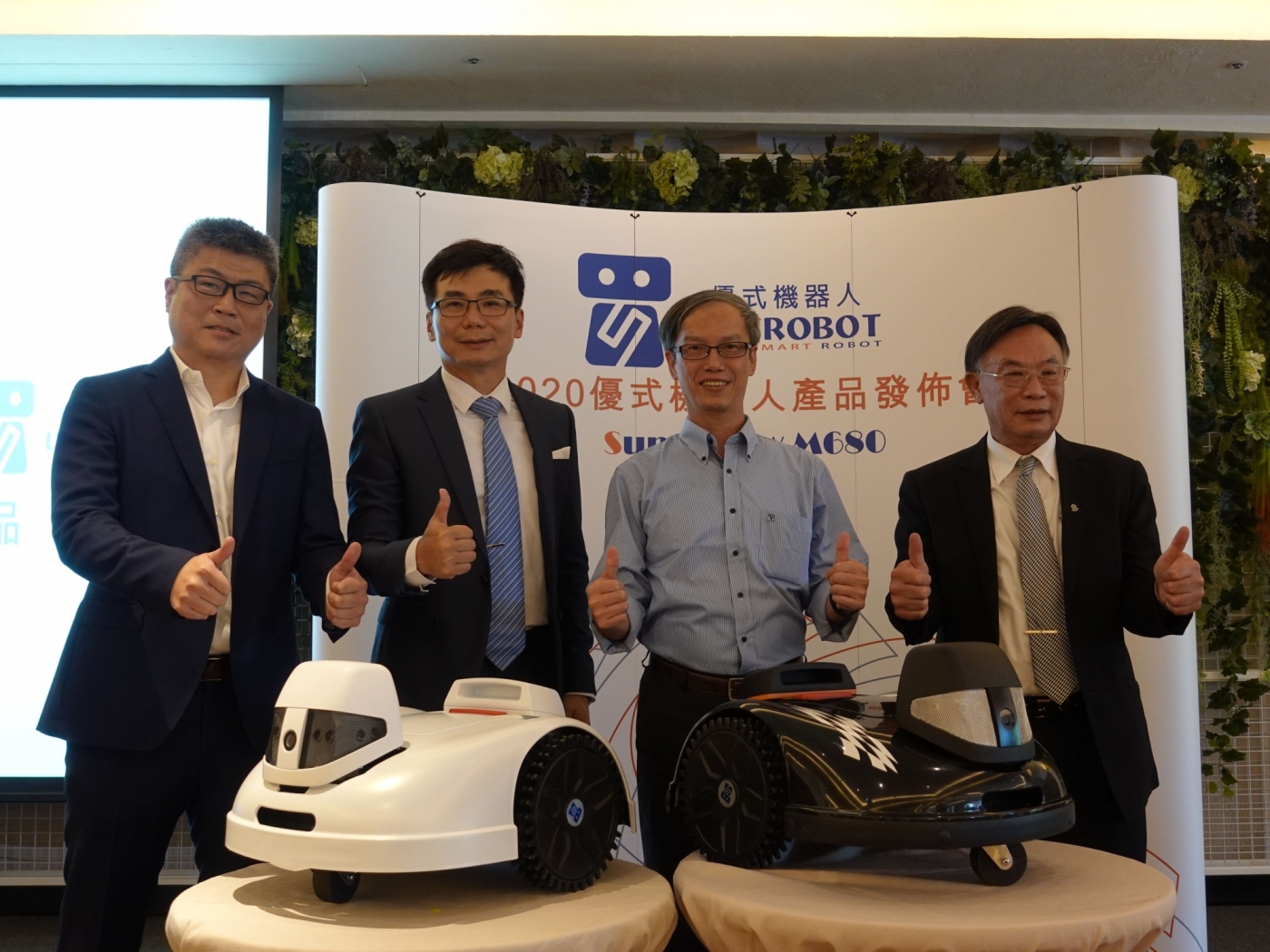 台灣新創公司優式機器人，推出電子圍籬智能護草機器人M680，美化生活無遠弗界！